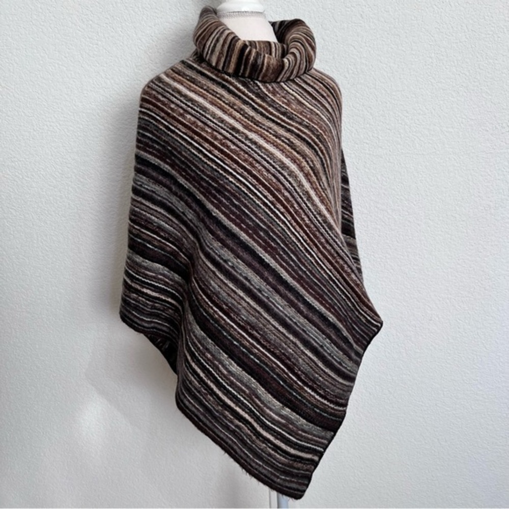D&Y David & Young Gray Tan White Striped Ultra Plush Poncho